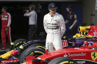Lewis Hamilton mieri z Mercedesu k veľkému rivalovi Ferrari