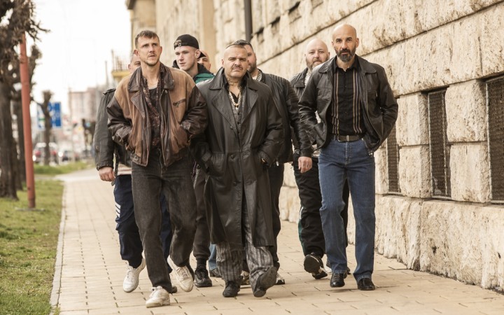 Keď policajný šrac musí zložiť trojpísmenkových aj mafiánskych živaňov