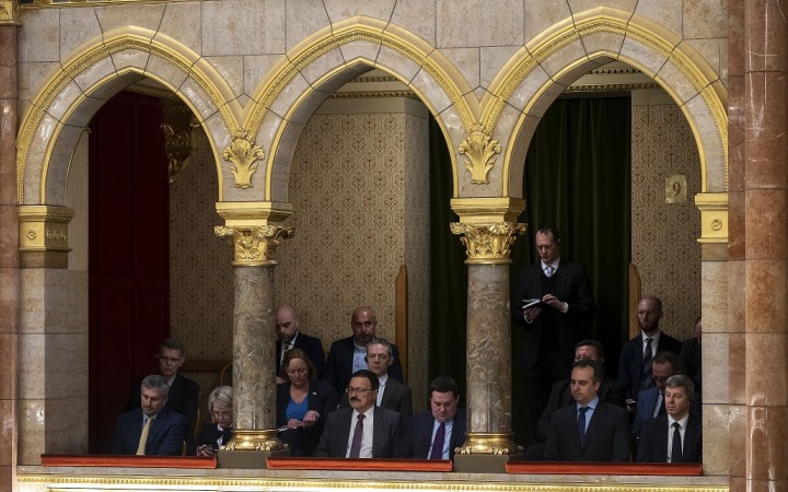 Maďarský parlament o návrhu nerokoval. Poslanci Orbánovho Fideszu neprišli