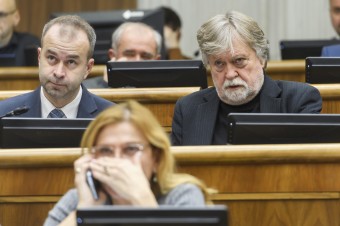 Novela určite prejde, vraví Jarjabek. Dostál očakáva dlhé hlasovanie