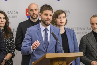 Slovensko môže prísť o takmer miliardu eur, varuje Michal Šimečka