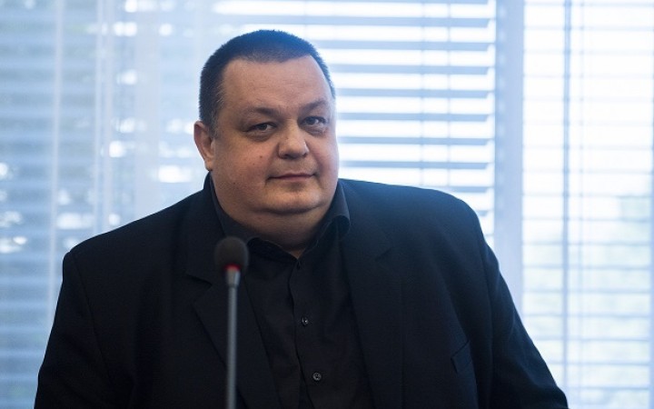 SNS vyzvala hlavného hygienika Mikasa na odstúpenie