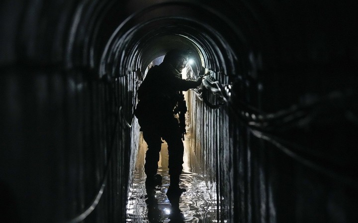 Izrael tvrdí, že pod sídlom agentúry OSN našiel tunel využívaný Hamasom