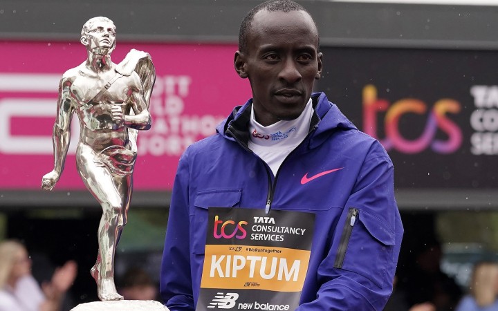 Vo veku 24 rokov zomrel držiteľ maratónskeho rekordu Kelvin Kiptum