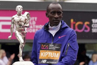 Vo veku 24 rokov zomrel držiteľ maratónskeho rekordu Kelvin Kiptum