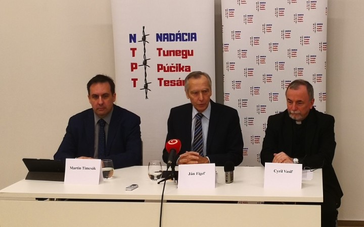Biskupi boli medzi dvoma mlynskými kameňmi, hovorí arcibiskup Vasiľ