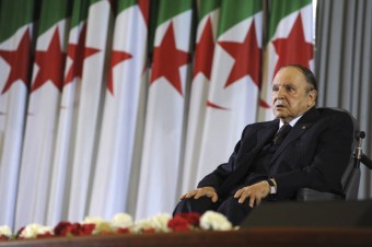 Alžírsky prezident do konca apríla odstúpi