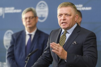 Vláda cúva, nervózny Fico ostreľuje Ústavný súd