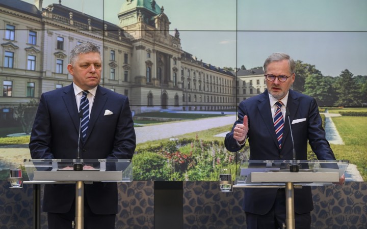 Podľa českého premiéra Petra Fialu sa bude v Paríži rokovať o budovaní dlhodobýc