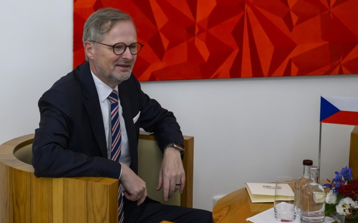 Stretávať sa s Ficom a Orbánom ma príliš neteší, ale dialóg treba