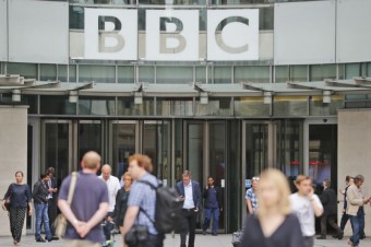 BBC varovala zamestnancov, aby nezverejňovali súkromné vyhranené názory