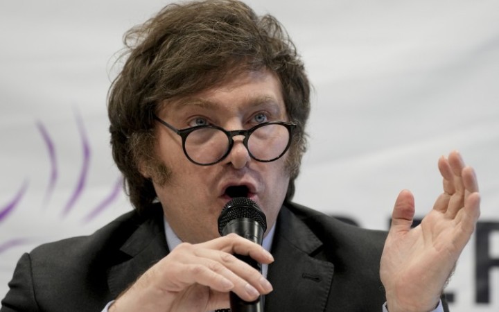 Argentínsky prezident Milei rozšíril zákaz používania rodovo citlivého jazyka