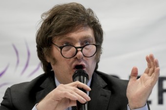 Argentínsky prezident Milei rozšíril zákaz používania rodovo citlivého jazyka