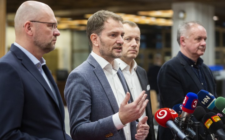 V paralelnom vesmíre sa až teraz po štyroch rokoch končí vláda Igora Matoviča