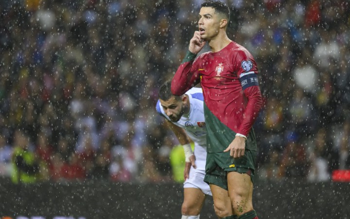 Futbalista Ronaldo dostal jednozápasový dištanc a pokutu za obscénne gesto