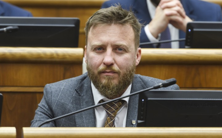 Poslanec za SNS Peter Kotlár porušil zákon, tvrdí Veronika Remišová