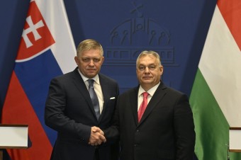 Orbánova vláda reklamami ovplyvnila aj slovenské voľby, tvrdia maďarské noviny