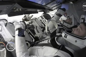 Raketa firmy SpaceX so štvorčlennou posádkou odštartovala k ISS