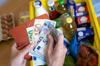 Priemerná mesačná mzda sa vlani zvýšila o 9,7 percenta na 1430 eur