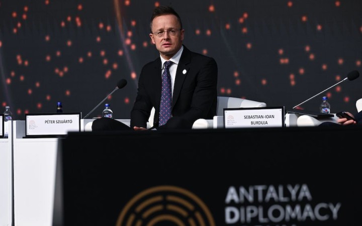 Orbán bude rokovať s Trumpom o obnovení mieru v Európe, hovorí Péter Szijjártó