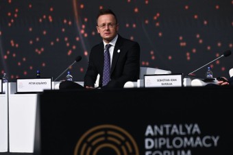 Orbán bude rokovať s Trumpom o obnovení mieru v Európe, hovorí Péter Szijjártó