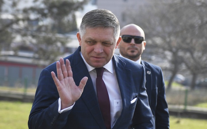 Premiér Robert Fico tvrdí, že rozhodnutie českej vlády dočasne ukončiť medzivlád
