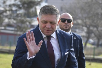 Premiér Robert Fico tvrdí, že rozhodnutie českej vlády dočasne ukončiť medzivlád