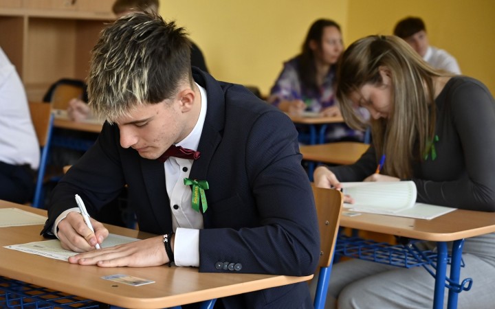 Maturanti píšu sloh zo slovenčiny, na výber majú štyri témy