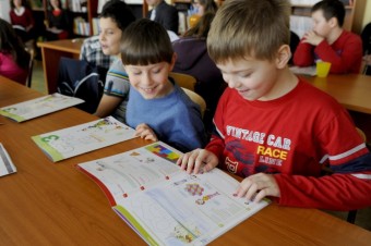 Pomáhajú niektorým žiakom, no škodia celému systému, tvrdí väčšina odborníkov