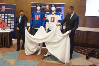 Danko má stále problém s reprezentačnými dresmi: Štátny znak nie sú tri hokejky