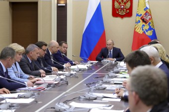 Najlepšie zarábajúci ruský minister si za rok prilepšil o 500 miliónov rubľov