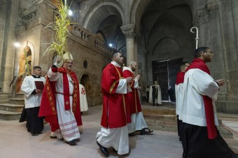 Baziliku Božieho hrobu riadi päť cirkví, pravidlá určil sultán
