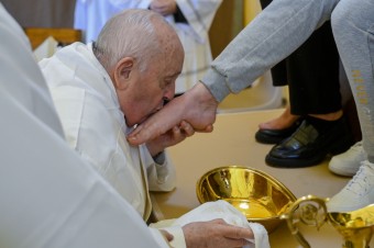 Pápež umyl nohy väzenkyniam, kňazov vyzval, aby plakali nad svojimi hriechmi