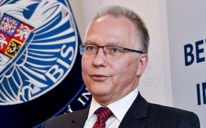Platila politikov v štátoch EÚ, vyšetrujú ju vo viacerých krajinách