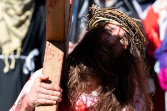 Na živú krížovú cestu v Prešove prišlo doposiaľ najviac ľudí