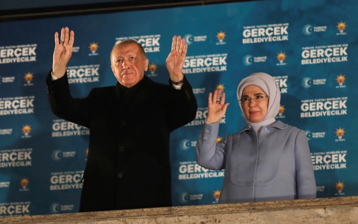 Erdoğan chcel získať Istanbul, ale voľby vzkriesili opozíciu