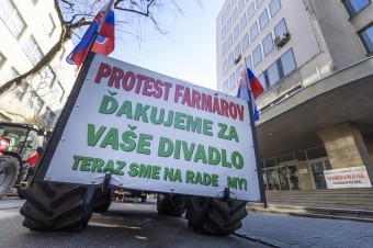 Agrorezort tají, koľko peňazí doteraz vyplatil. Farmárom núka iba sľuby