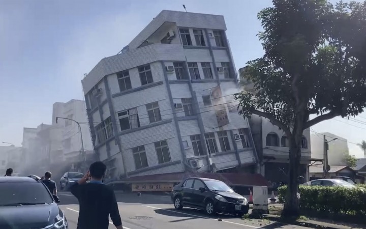Taiwan zasiahlo silné zemetrasenie, vyžiadalo si najmenej jednu obeť a 50 zranených