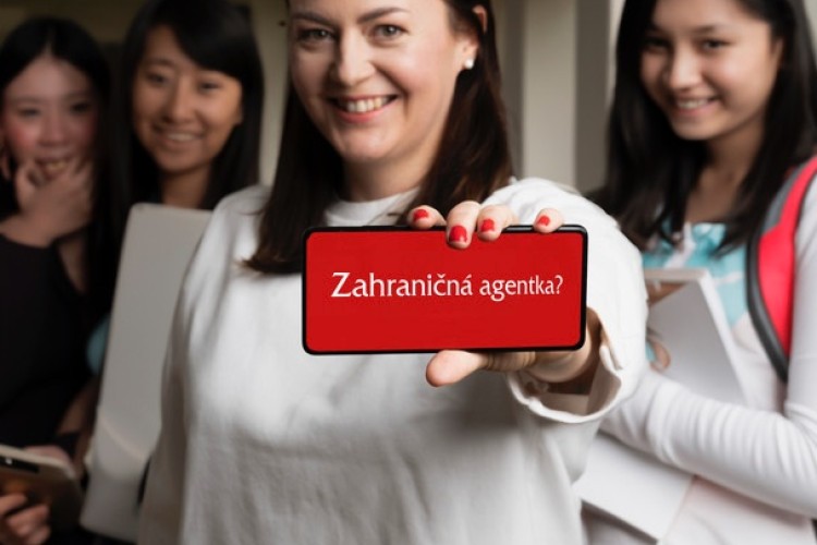 Politická hra na „zahraničných agentov“ pripraví Slovákov o pomoc