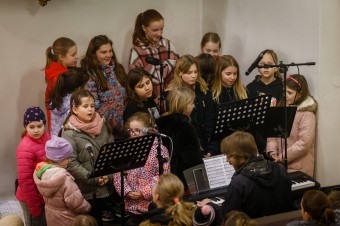 Do chrámu nepatrí hudba z rádia, zbory majú dodržiavať schválené texty omše