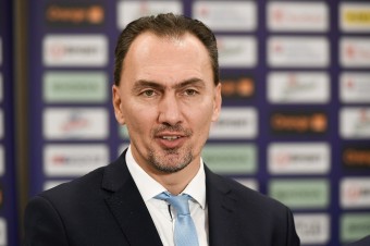 Zväz tvrdí, že nie sú k dispozícii z rodinných či zo zdravotných dôvodov. O zákaze nehovorí