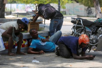 Od začiatku marca utieklo z hlavného mesta Haiti asi 95-tisíc ľudí