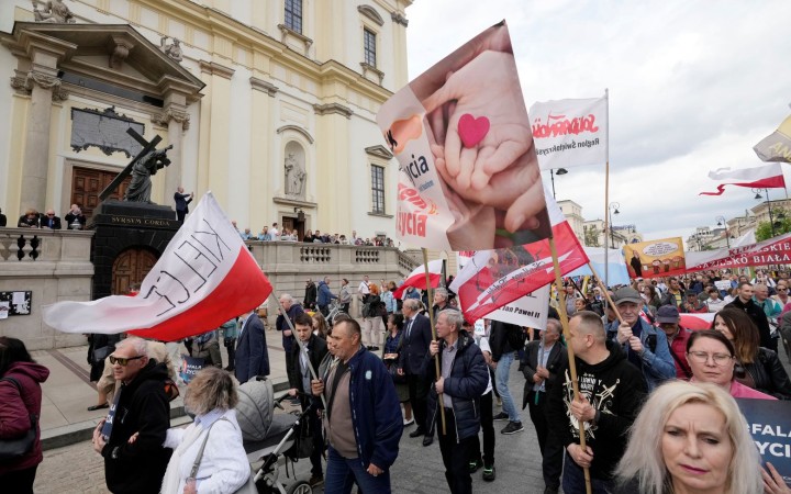 Odporcovia liberalizácie interrupcií v Poľsku vyšli do ulíc Varšavy