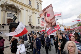 Odporcovia liberalizácie interrupcií v Poľsku vyšli do ulíc Varšavy