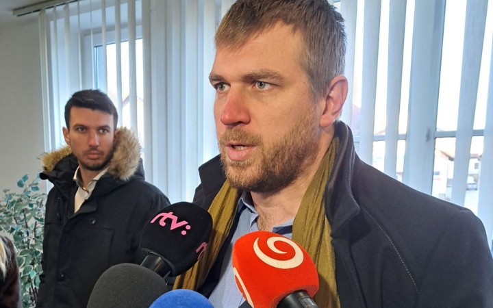 Kuffa sa po spornom lete vrtuľníkom nad národným parkom vozil aj na štvorkolke v Poloninách