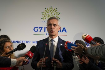 Stoltenberg vyhlásil, že Ukrajina má právo útočiť na vojenské ciele aj v Rusku