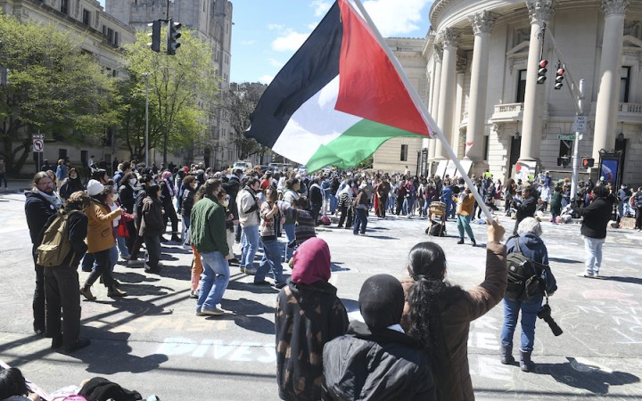 Popredné americké univerzity zasiahli protesty proti vojne v Pásme Gazy