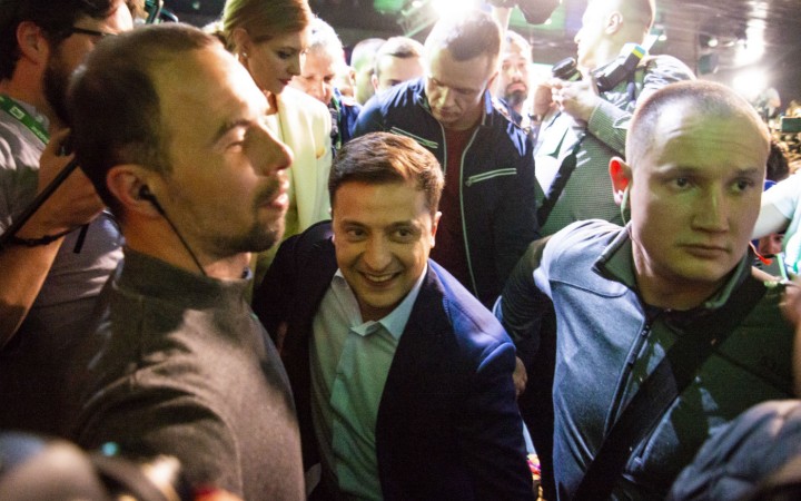 Zelenskyj vyhral a Ukrajinci veria, že nádej stále žije