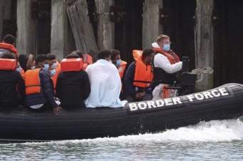 Rada Európy aj OSN kritizujú plány Británie na deportácie migrantov do Rwandy