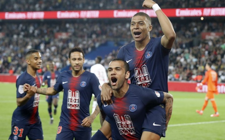PSG oslávilo titul aj návrat Neymara s Cavanim, Mbappe neopustí Paríž